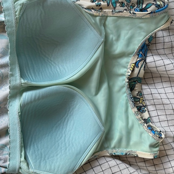Land’s End Swim Top With Soft Cup Bra - Picture 5 of 5